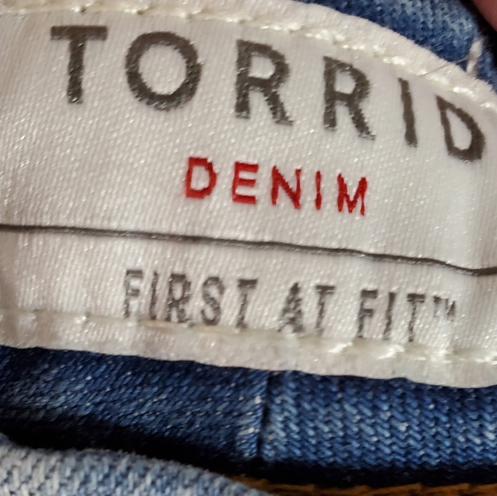 Torrid Distressed Denim Skirt Size 24 - Picture 9 of 12